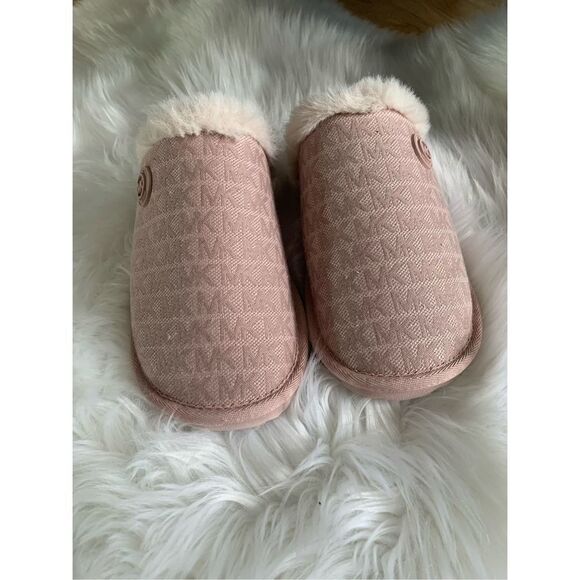 Michael Kors pink fuzzy slipper 6-6.5 - Picture 1 of 4